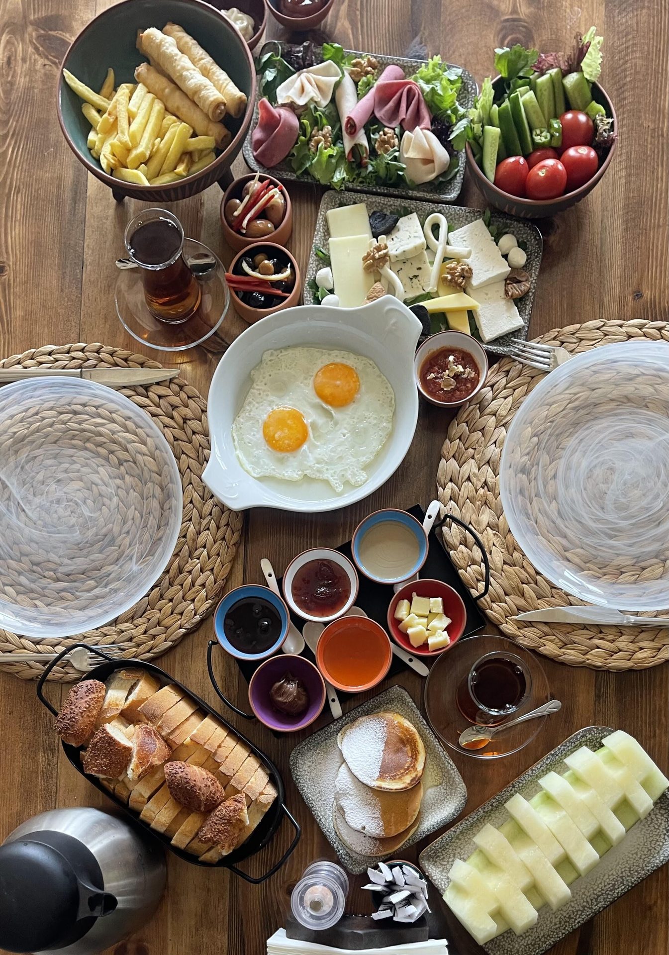 Nujel'm kahvaltı sofrası